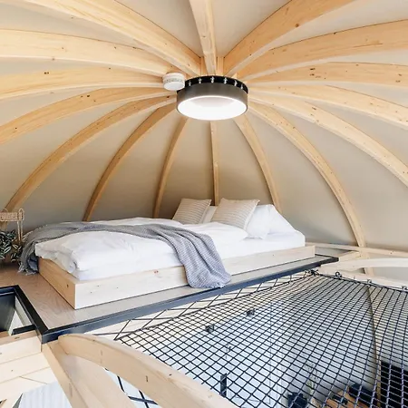 Zako Glamp & Jacuzzi *