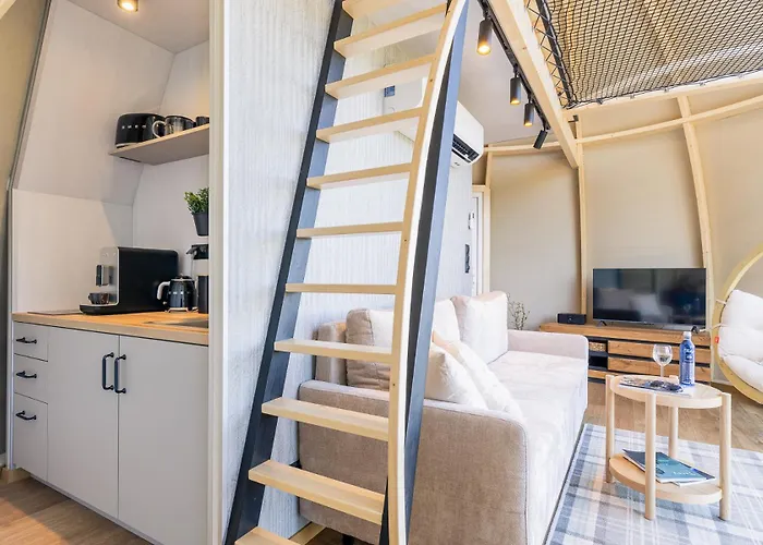 Zako Glamp & Jacuzzi *