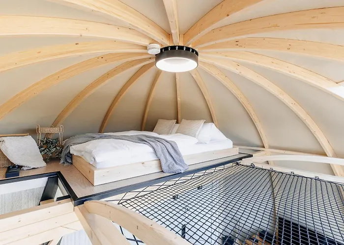 Zako Glamp & Jacuzzi *